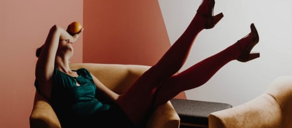 photo-1526404684912-a81cdc6e6e11